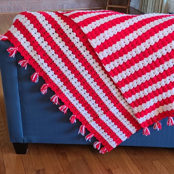 Red and White Striped Afghan Blanket Vintage Throw - Picture 2 of 3